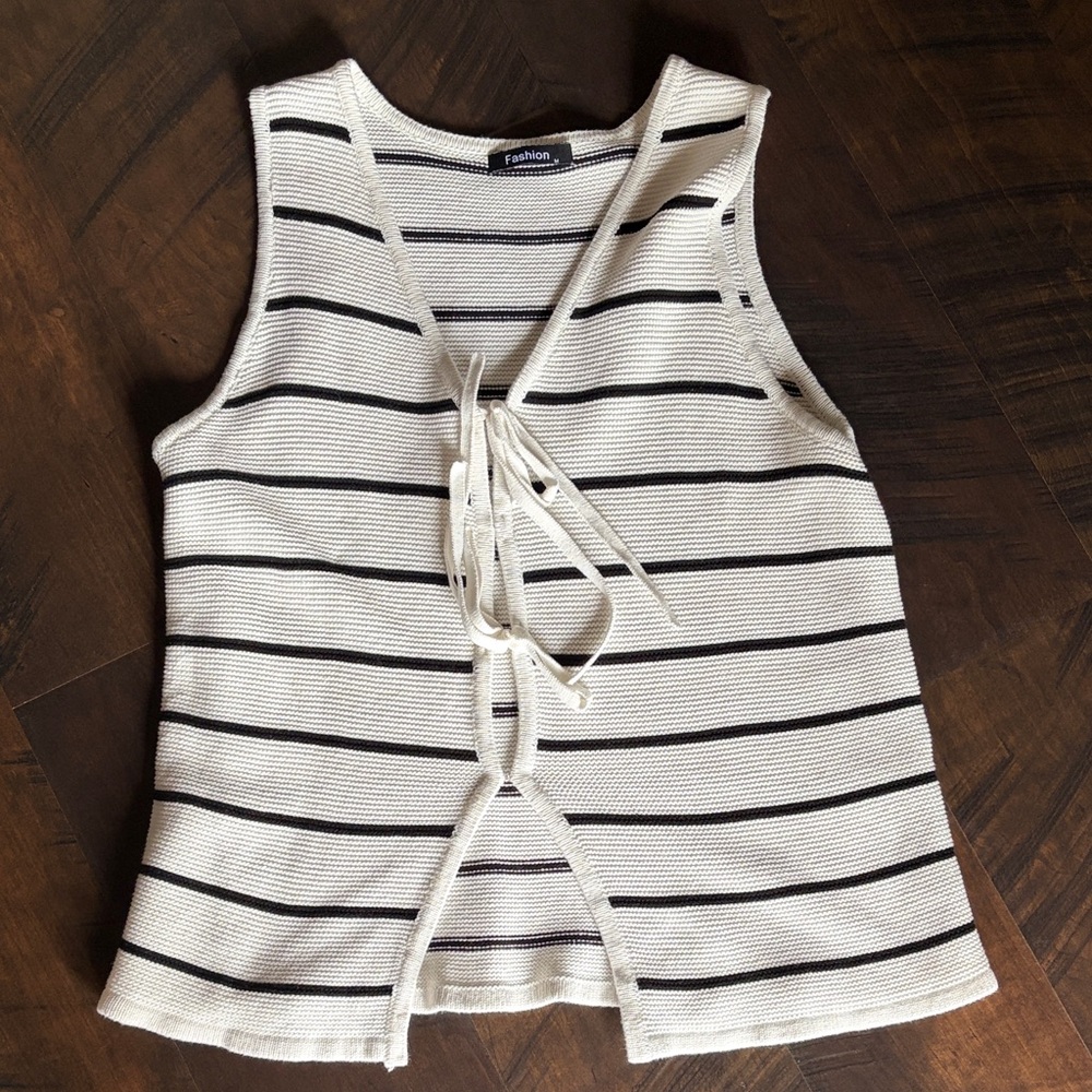 Striped Sleeveless Knit Vest - White & Black